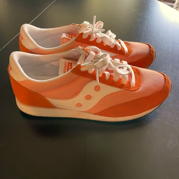 Saucony Shoes - Saucony Hornet trainer sneakers shoes orange white sz 7.5 athletic